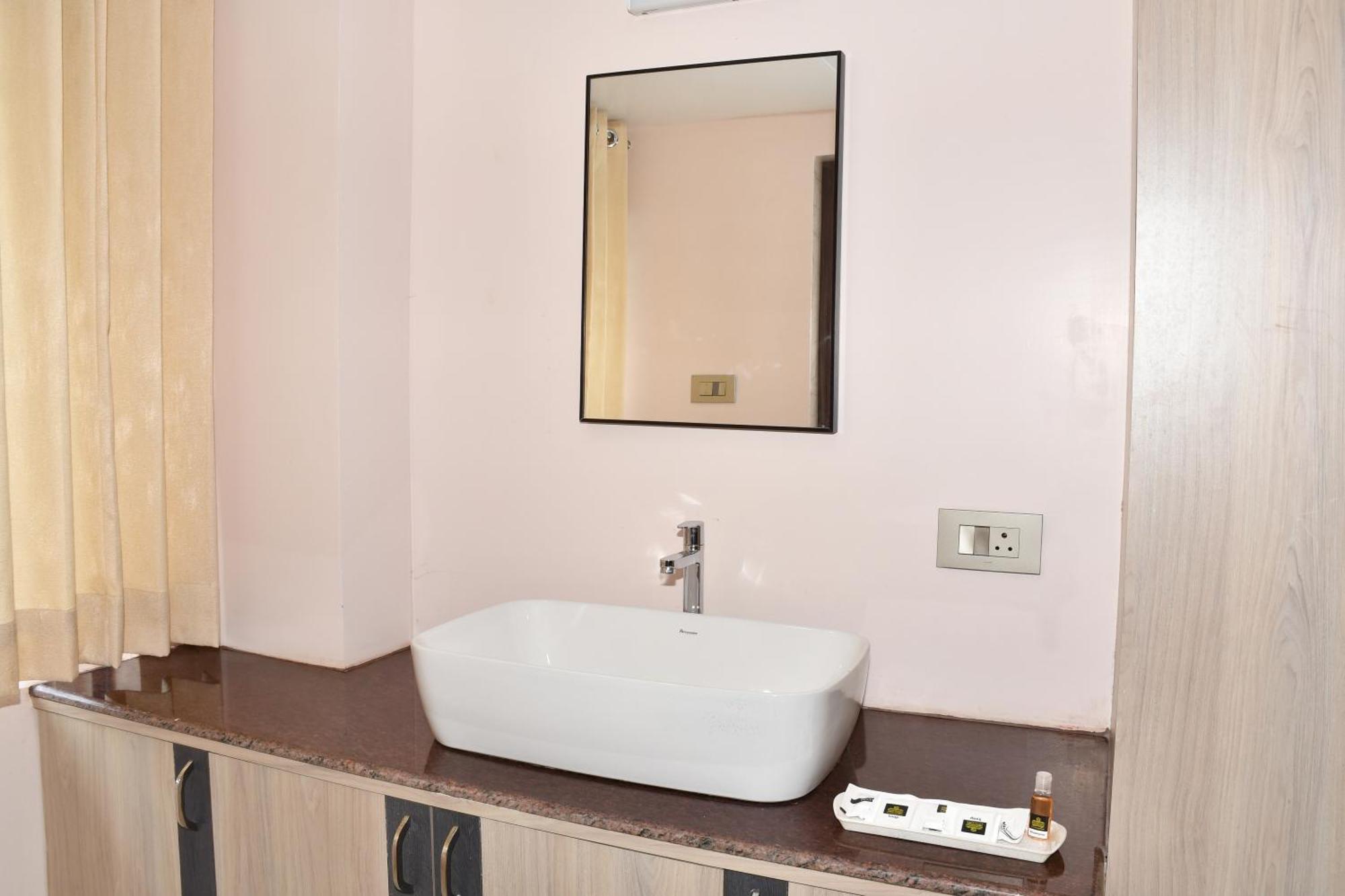 Gb Residency Hotell Ramanathapuram Exteriör bild